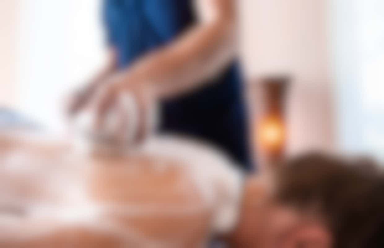 Klassische & Aromaöl-Massagen